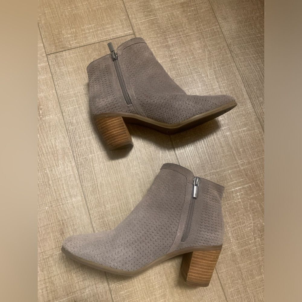 Lucky brand used woman’s boots in fair condition